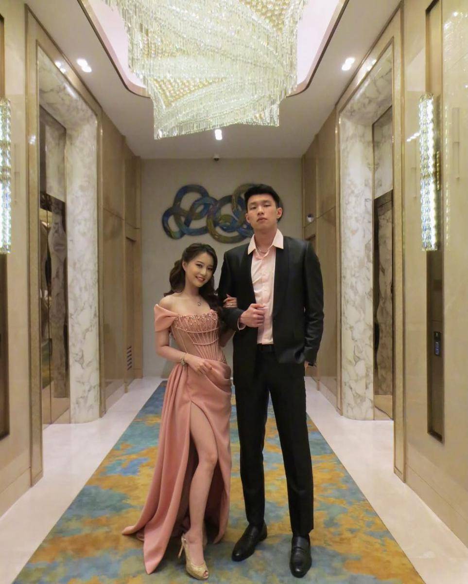 OOTD couple Vior dan Vincent (instagram.com/nitavior)