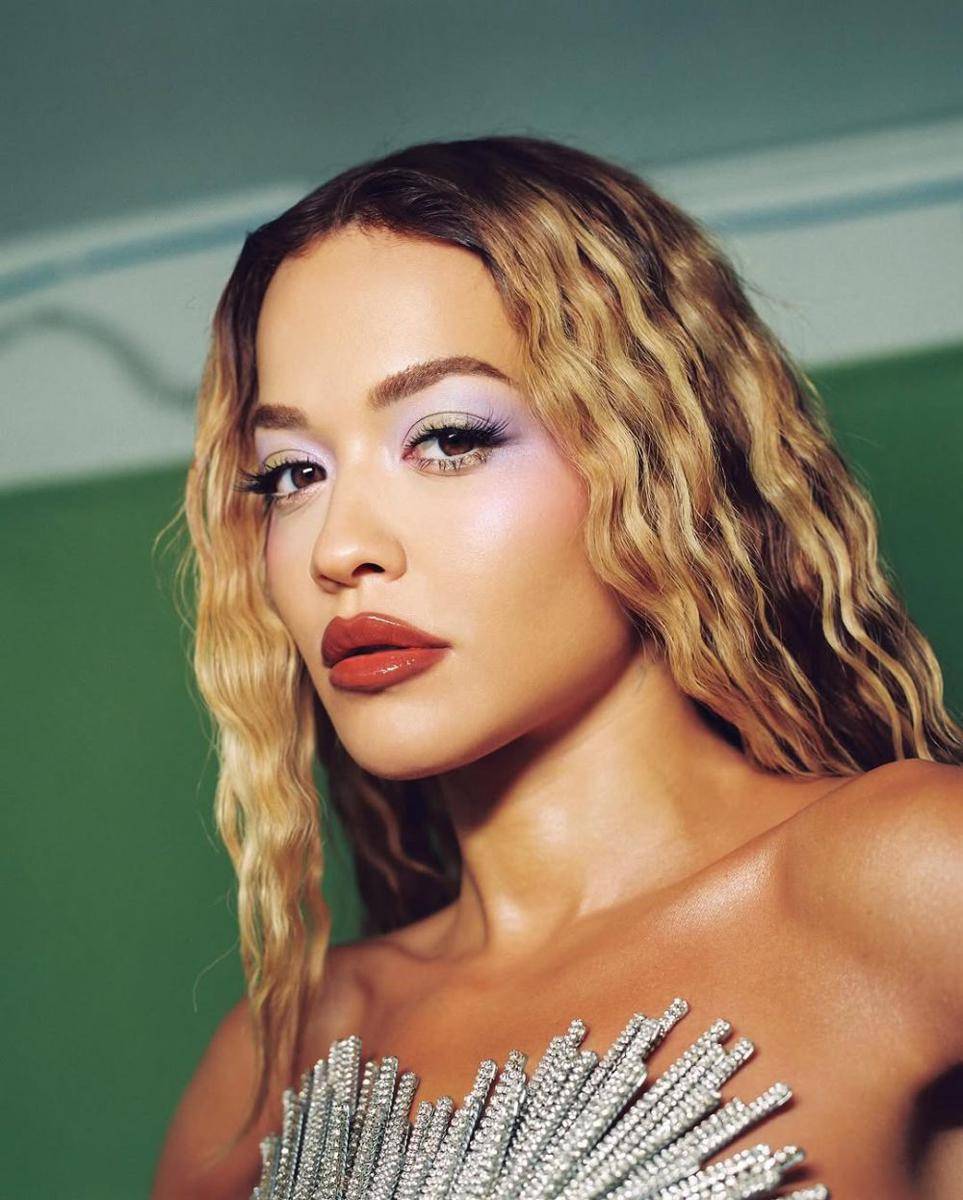 Bombshell makeup ala Rita Ora (instagram.com/ritaora)
