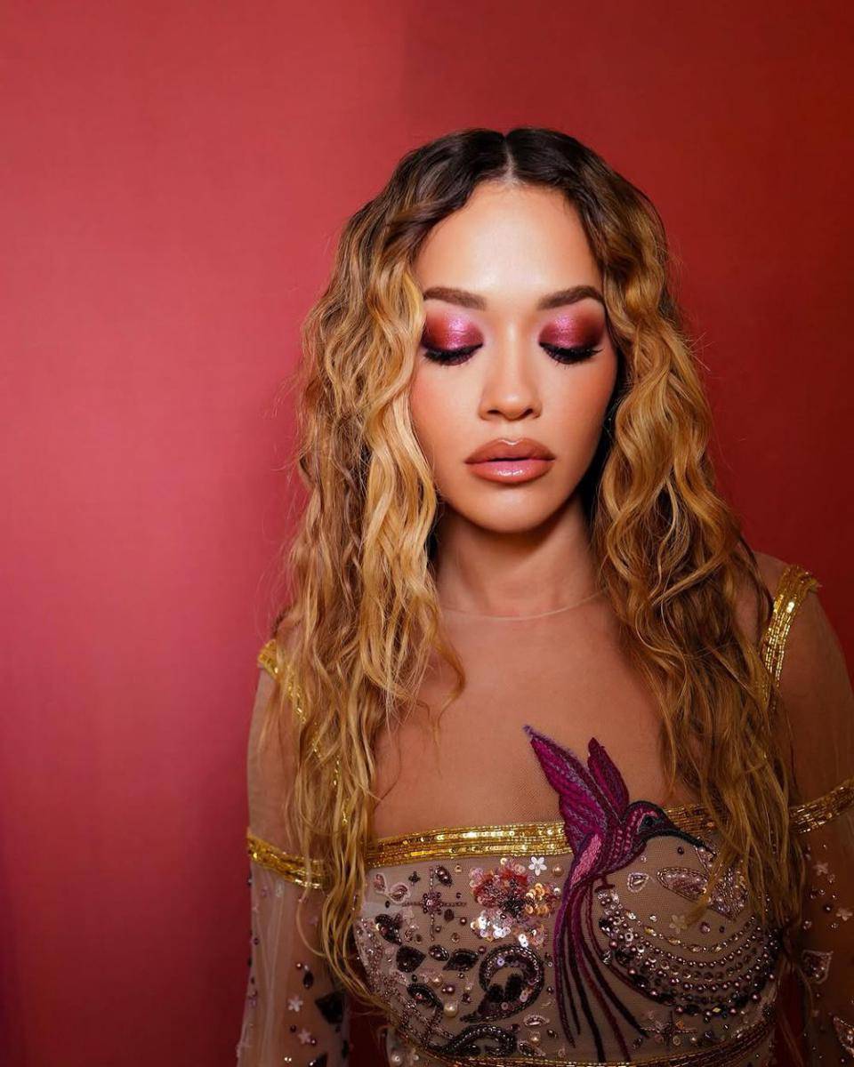 Bombshell makeup ala Rita Ora (instagram.com/ritaora)