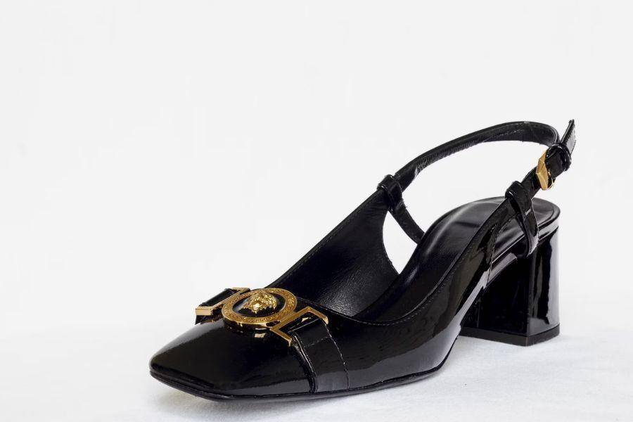 ilustrasi slingback shoe (unsplash.com/The 847 Collective)