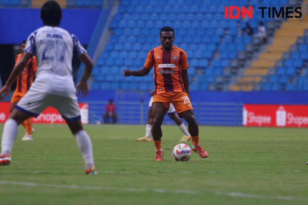 Borneo FC (jersey oranye) akan dijamu Persija Jakarta di Stadion Pakansari, Selasa (10/12/2024) malam. (Media Officer)