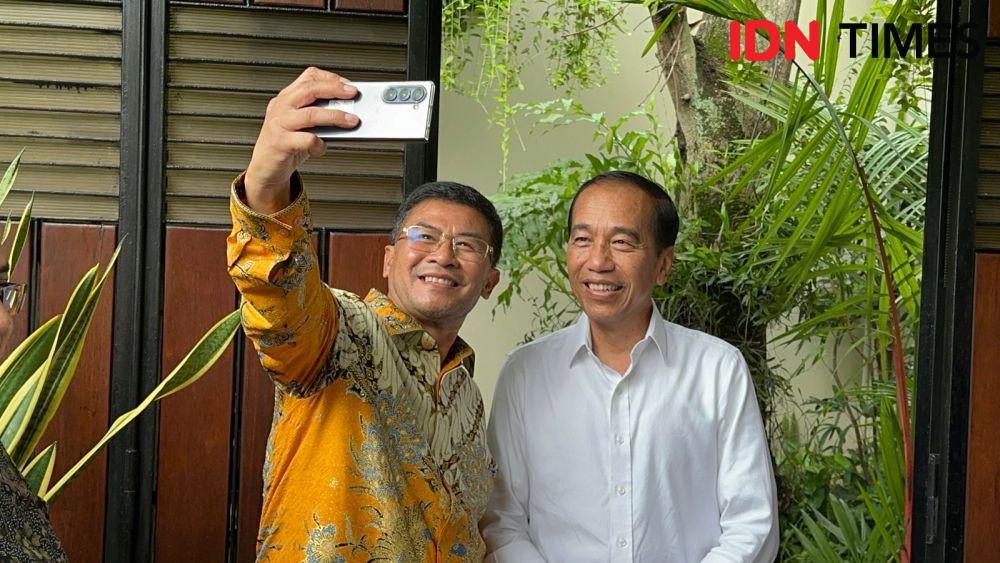 Wakil Gubernur Jabar terpilih, Erwan Setiawan menemui Jokowi di kediaman Sumber, Solo. (IDN Times/Larasati Rey)