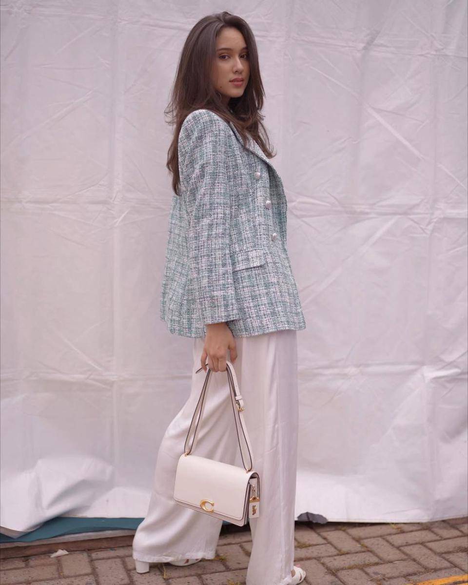 ide outfit smart casual ala Yasmin Napper (instagram.com/yasminnapper)