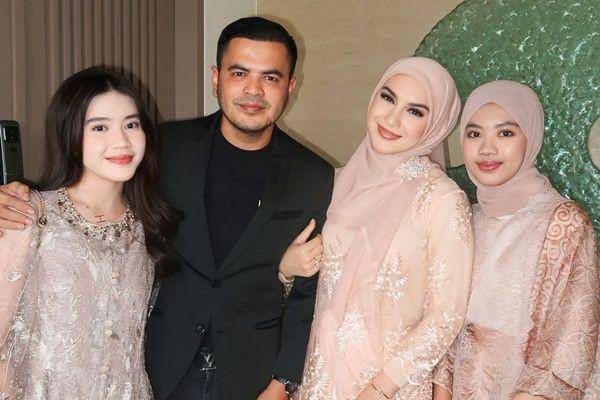 Irish Bella dengan putri sambungnya (Instagram.com/_irishbella_)