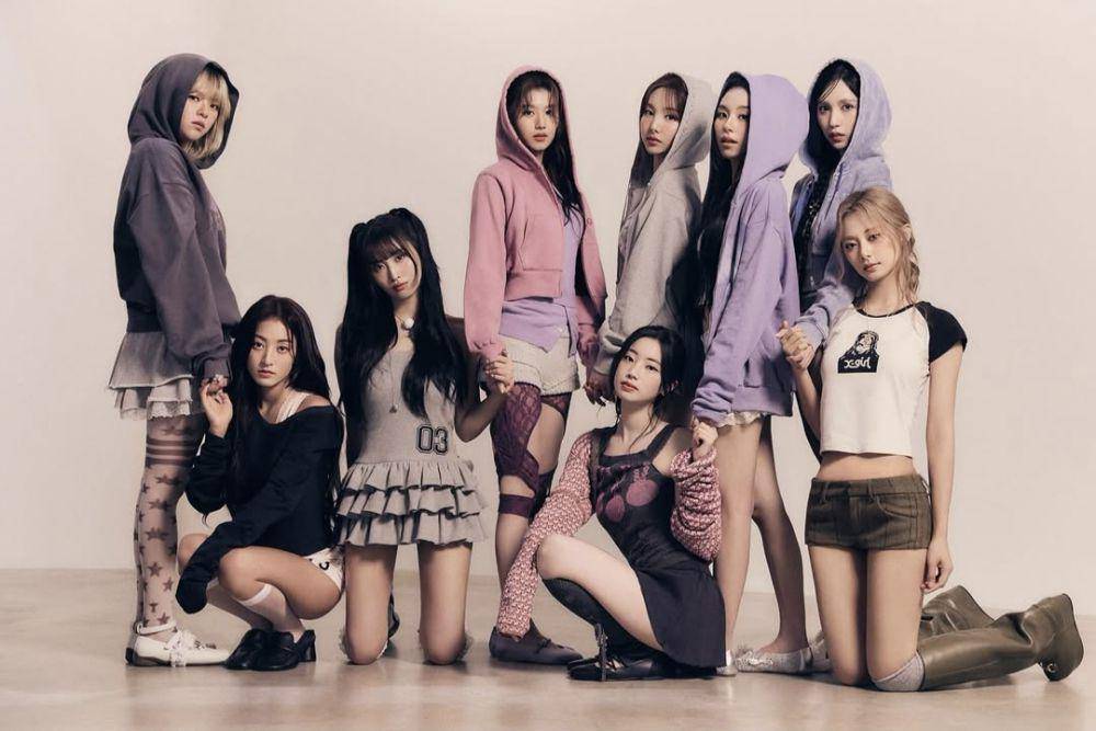 potret TWICE di mini album STRATEGY (instagram.com/twicetagram)