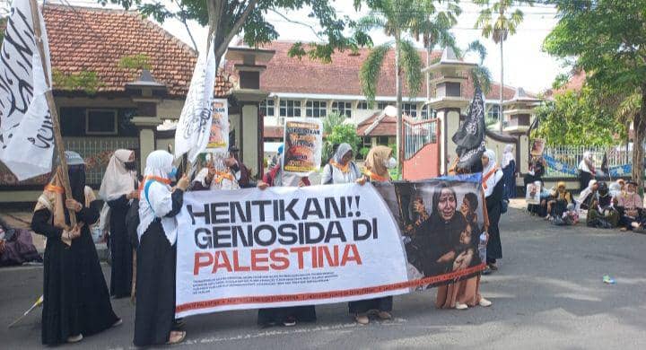 sekumpulan peserta aksi bela Palestina di Pamekasan (doc. pribadi)