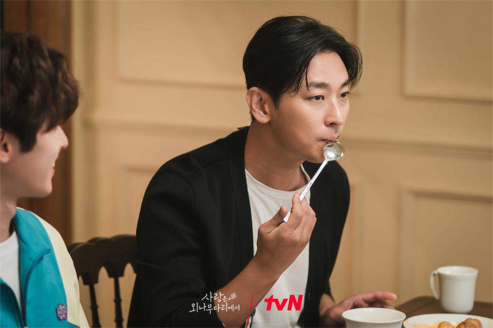 Ju Ji Hoon di Love Your Enemy (dok. tvN/Love Your Enemy)