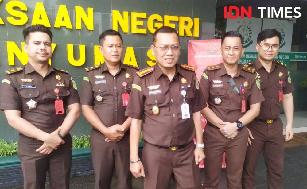 Selama tahun 2024 Kejaksaan Negeri Banyumas telah menyelamatkan kerugian negara sejumlah Rp 435 juta lebih, Senin (9/12/2024).(IDN Times/Cokie Sutrisno)