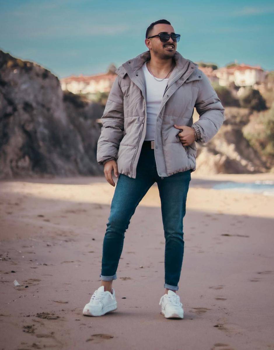 outfit liburan ke pantai (pexels.com/Murat IŞIK)
