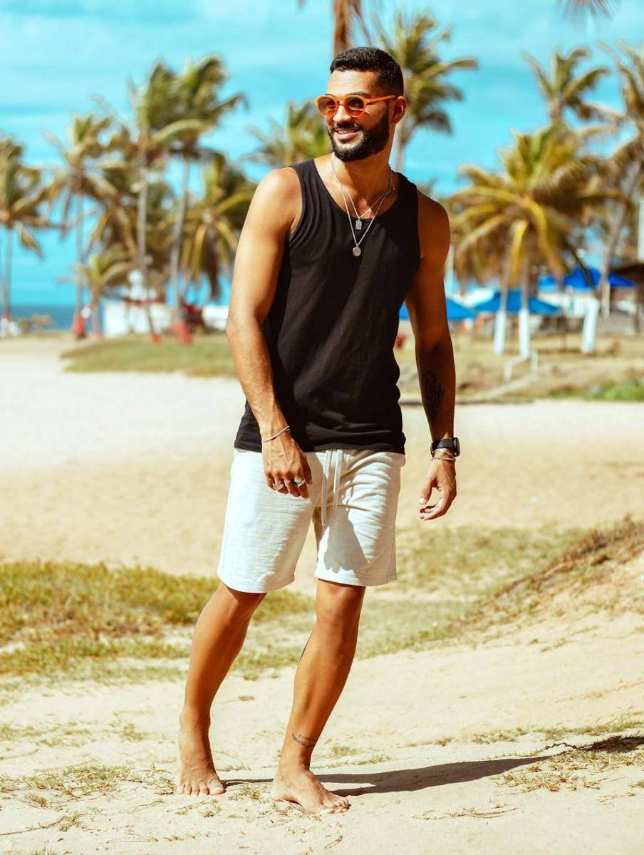 outfit liburan ke pantai (pexels.com/Lucas Andrade)