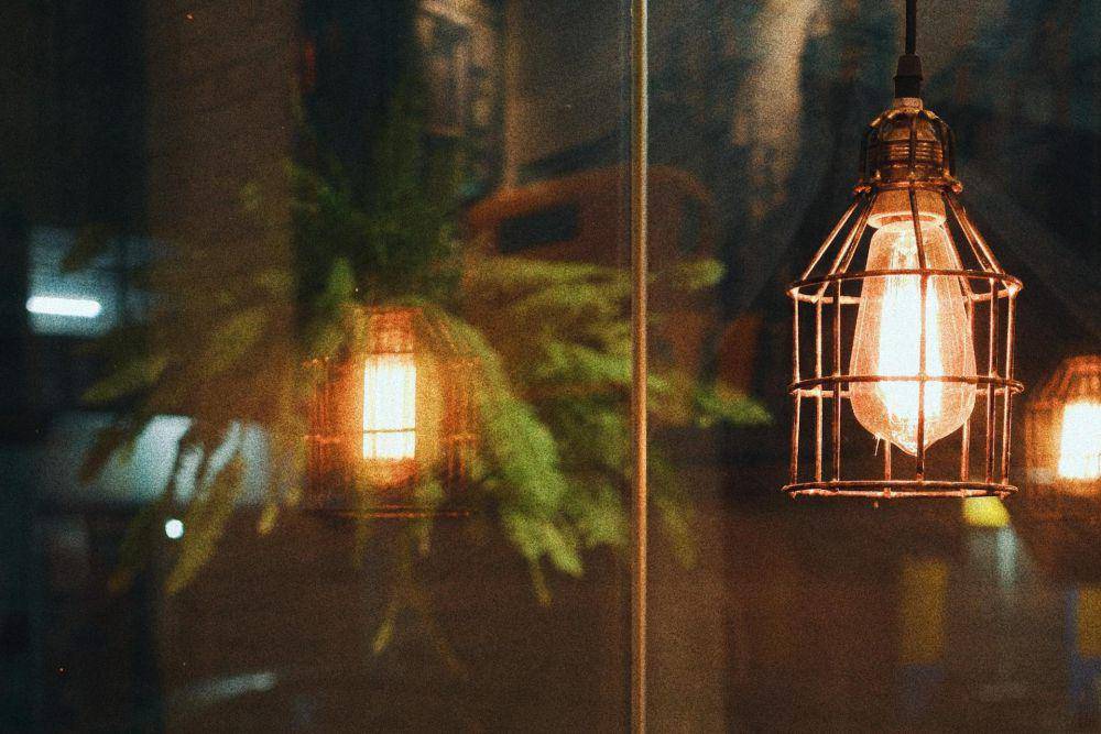 ilustrasi lampu grow light (pexels.com/@mew-wy)