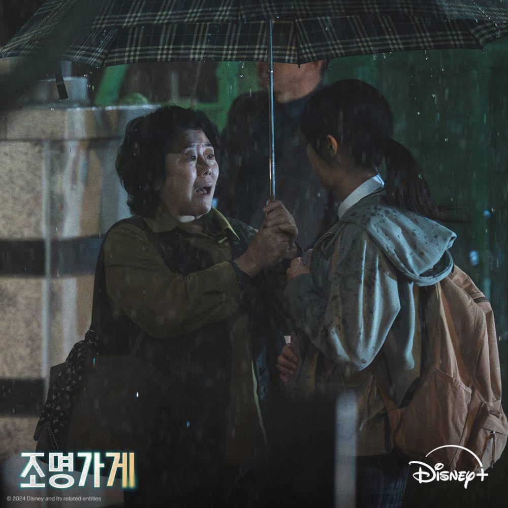 still cut drakor Light Shop (instagram.com/disneypluskr)