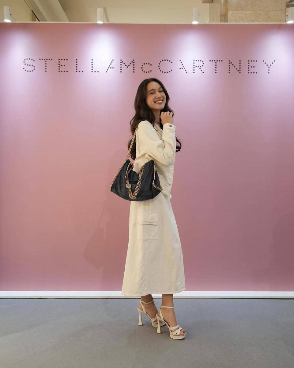 ide outfit smart casual ala Yasmin Napper (instagram.com/yasminnapper)