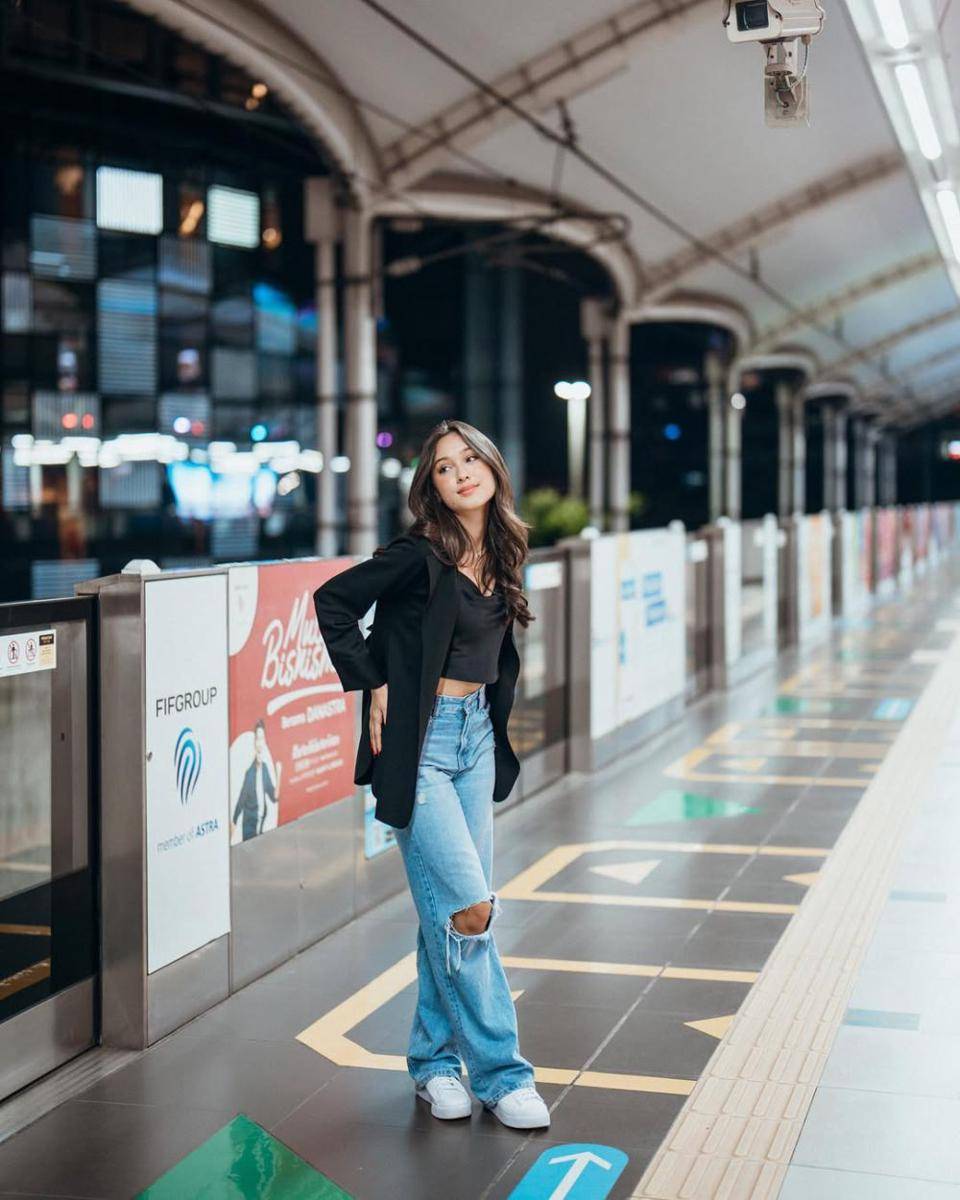 ide outfit smart casual ala Yasmin Napper (instagram.com/yasminnapper)