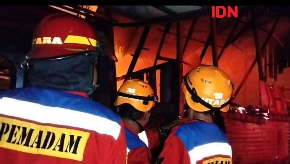 Dua Rumah Kosong di Sumber Rejo Balikpapan Ludes Terbakar