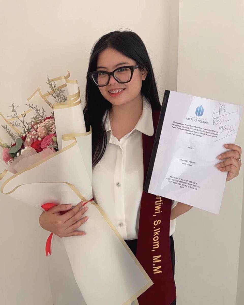 wisuda Indah calon istri Frans Faisal (Instagram.com/indahtrp)
