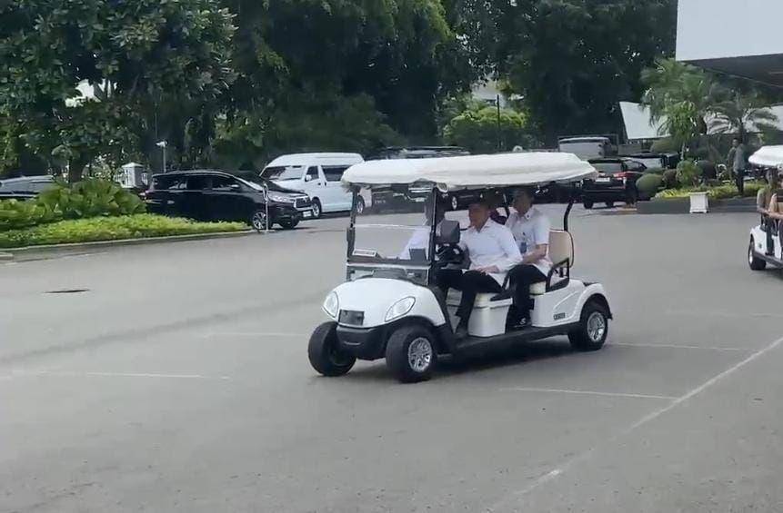 Presiden Prabowo Mendadak Keliling Istana Pakai Mobil Golf (dok. Istimewa)