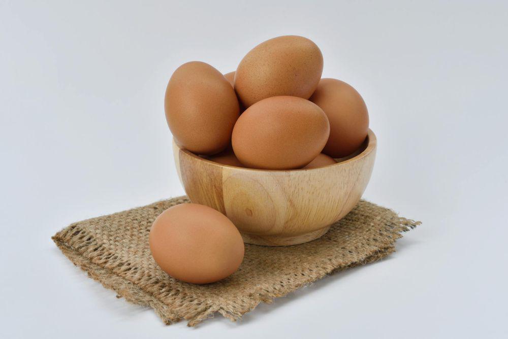 4 Tips Memilih Telur Ayam yang Berkualitas, Jangan Salah!
