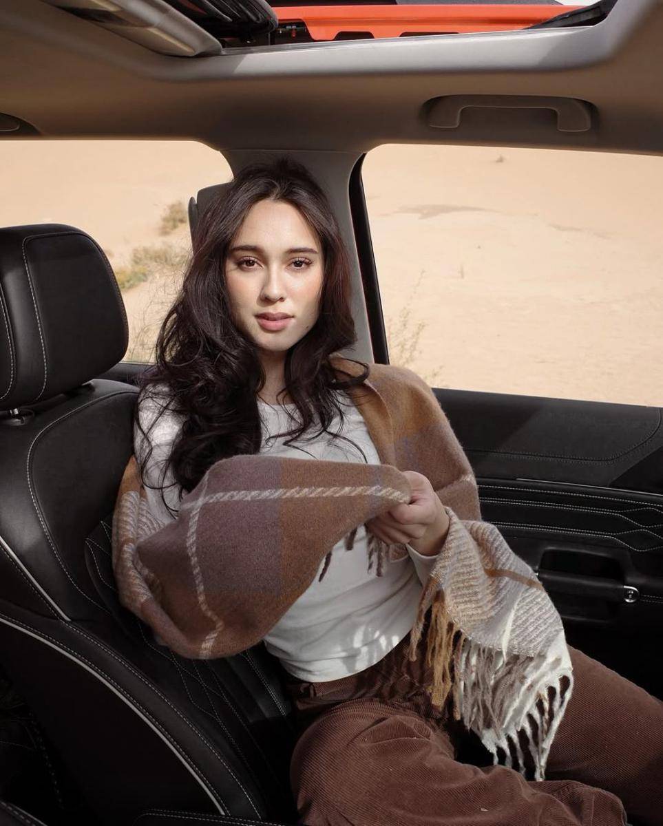 Yasmin Napper kunjungi gurun di Shapotou, China. (instagram.com/yasminnapper)