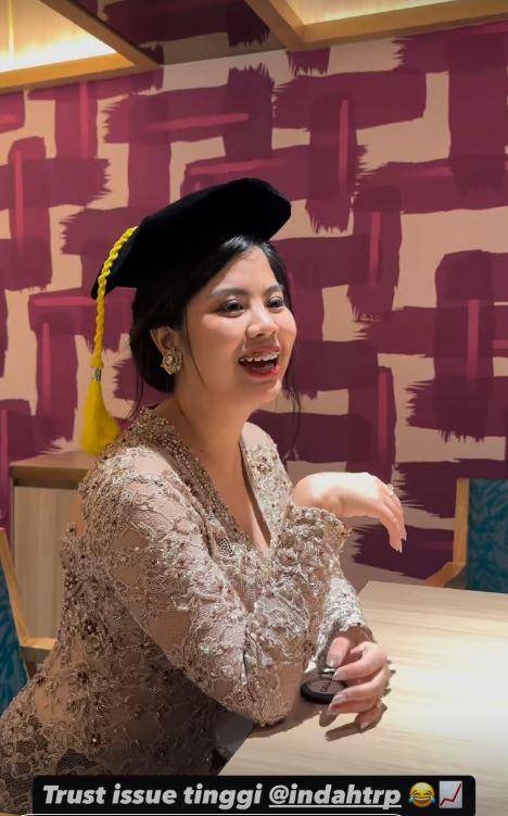 wisuda Indah calon istri Frans Faisal (Instagram.com/indahtrp)