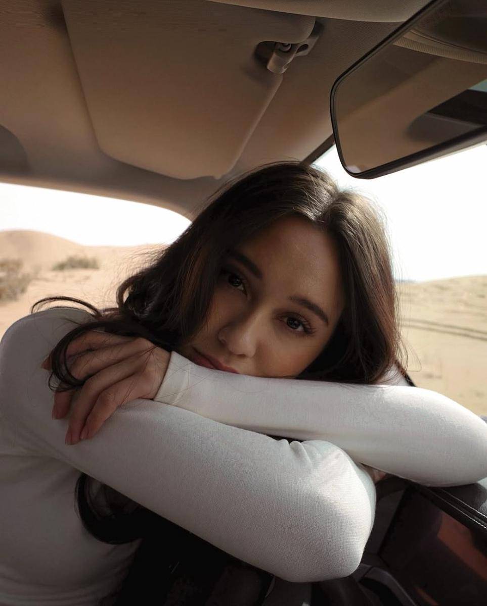 Yasmin Napper kunjungi gurun di Shapotou, China. (instagram.com/yasminnapper)