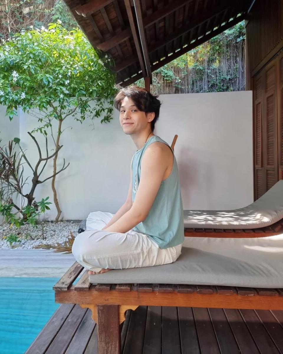 OOTD liburan ke pantai ala Sky Wongravee (instagram.com/skywongravee)