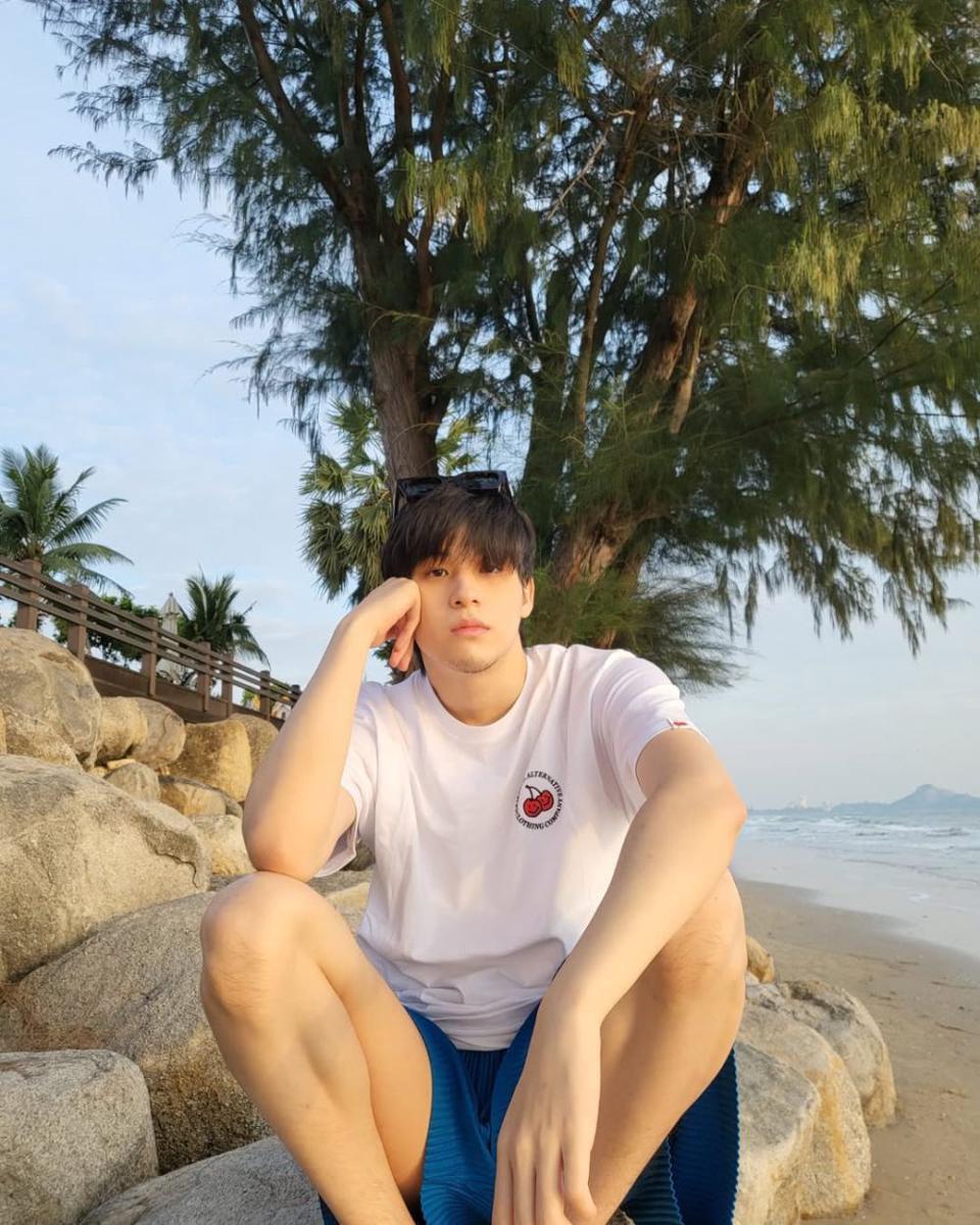 OOTD liburan ke pantai ala Sky Wongravee (instagram.com/skywongravee)