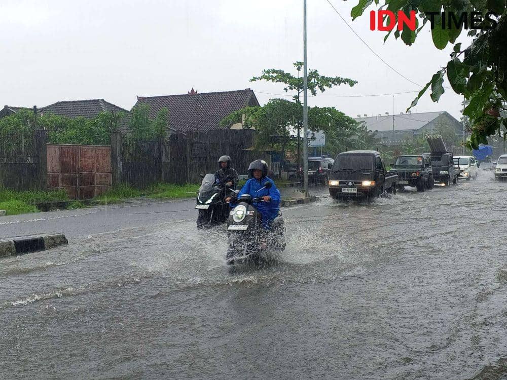 Catat! 99 Kecamatan di NTB Masuk Level Waspada-Awas Curah Hujan Tinggi