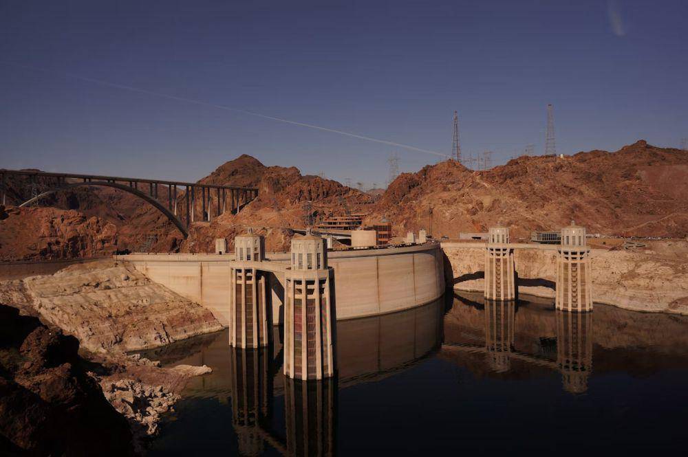 ilustrasi Hoover Dam (unsplash.com/Andrey Bond)
