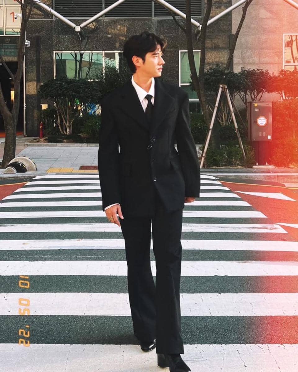potret ide padu padan setelan jas ala Mario Maurer (instagram.com/mario_mm38)
