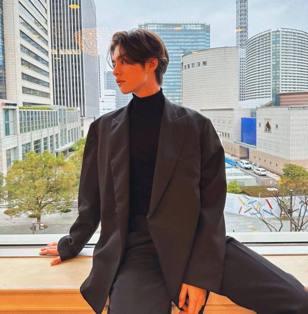 potret ide padu padan setelan jas ala Bright Vachirawit (instagram.com/bbrightvc)
