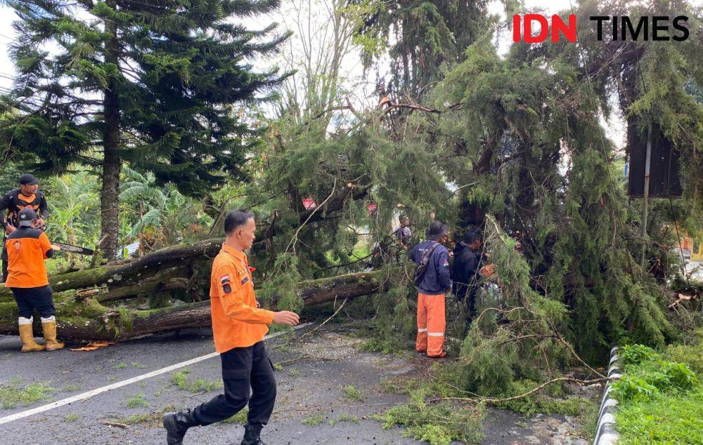 Hujan Disertai Angin Terjang Lokasi Wisata Telaga Sarangan
