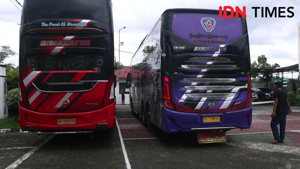 Kejari Ponorogo kembali menyita 3 unit bus pariwisata dari SMK PGRI 2. IDN Times/ Riyanto.
