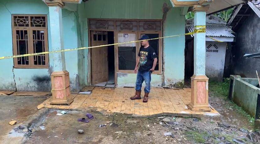 Rumah rusak akibat pergerakan tanah (IDN Times/Istimewa)