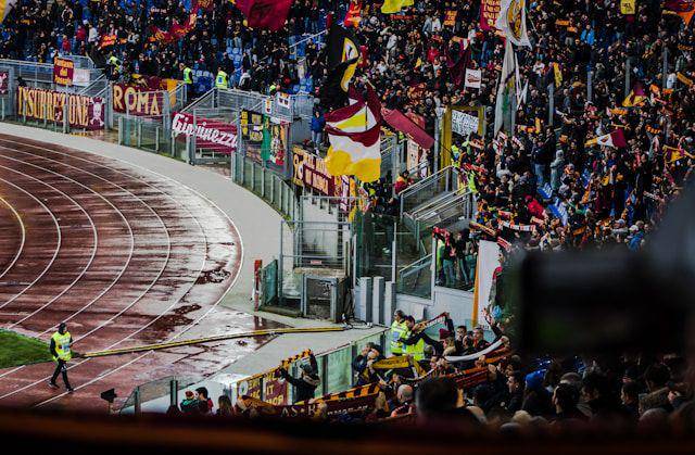 pendukung AS Roma (unsplash.com/Danilo Obradovic)