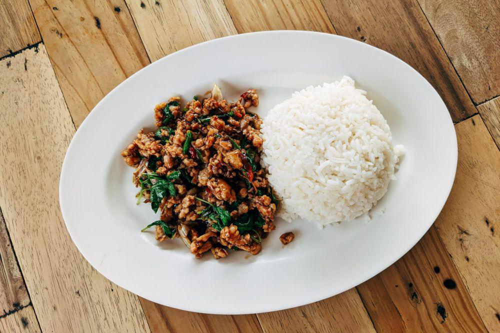 9 Bahan Isian Pelengkap Sambal Kemangi, Makin Puas Makannya!