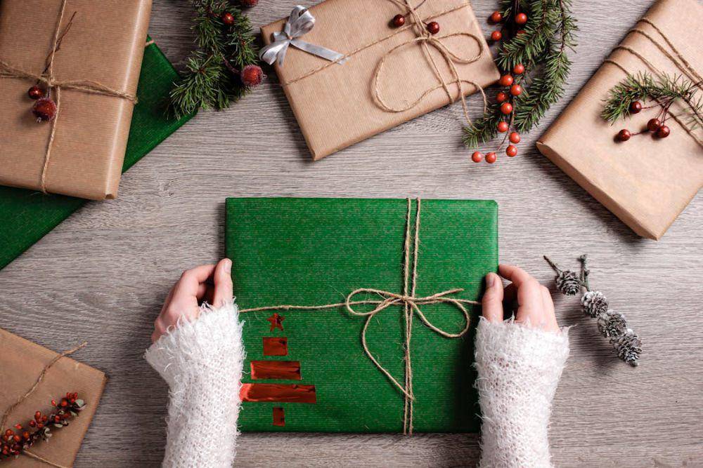 ilustrasi kado Natal (pexels.com/Lucie Liz)