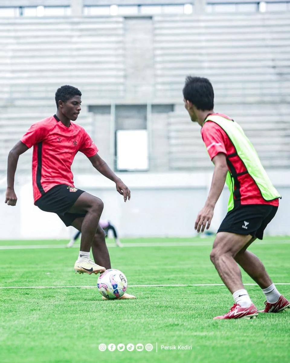 Pemain Persik Kediri saat berlatih. Instagram.com/persikfcofficial