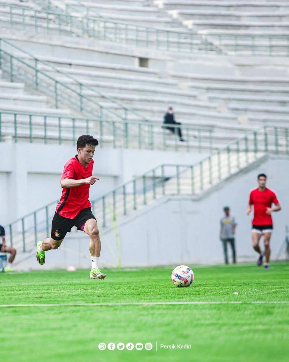 Pemain Persik Kediri saat berlatih. Instagram.com/persikfcofficial