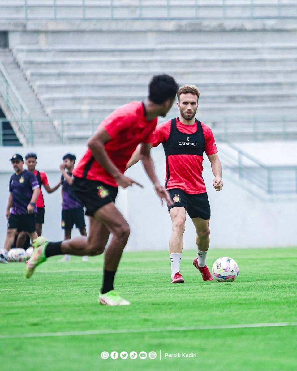 Pemain Persik Kediri saat berlatih. Instagram.com/persikfcofficial