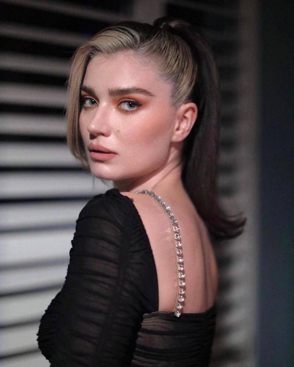 Eve Hewson (instagram.com/evehewson)