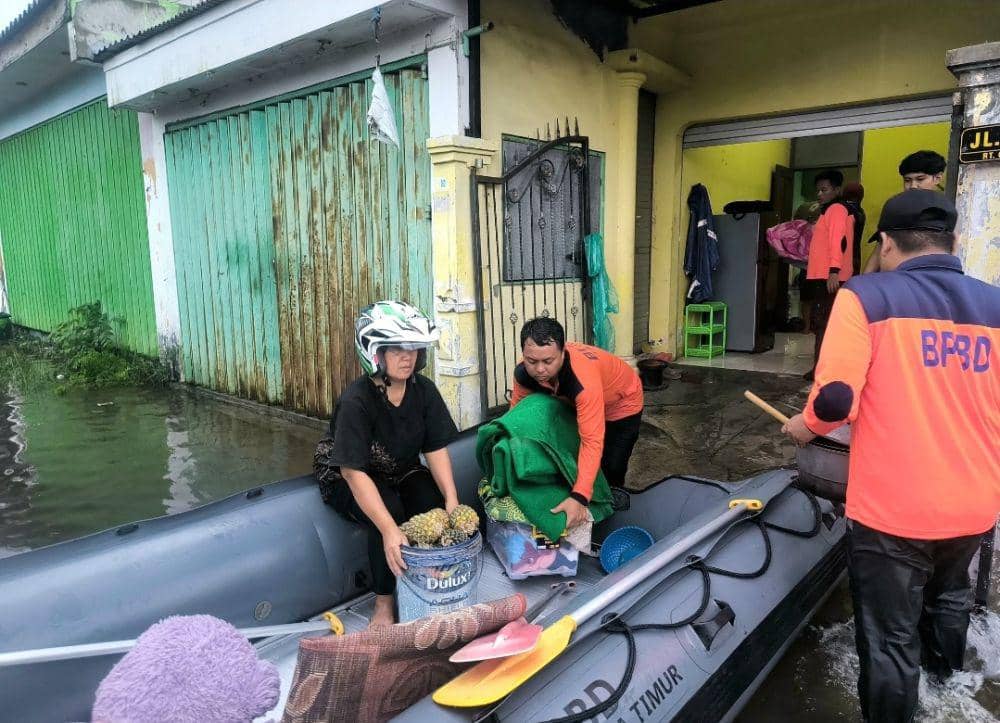 Proses evakuasi banjir di Kabupaten Mojokerto. Dok. BPBD Jatim.