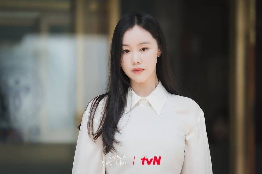 Still cut Love Your Enemy (instagram.com/tvn_drama)