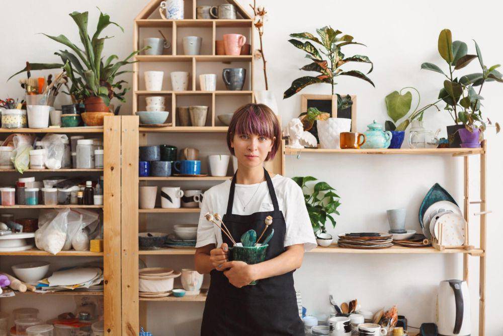 Ilustrasi wanita owner bisnis (freepik.com/garetsvisual)