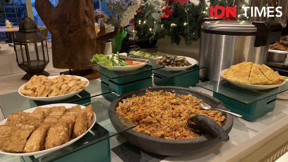Potret menu makan malam Hari Natal dan Tahun Baru di The Southern Hotel Surabaya (IDN Times/Fasrinisyah Suryaningtyas)