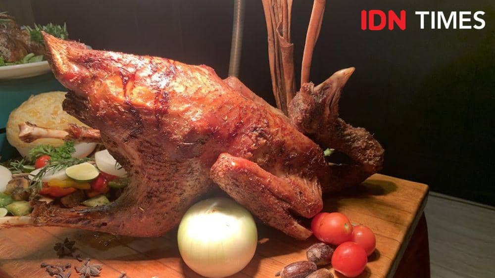 Potret menu roasted turkey untuk makan malam Hari Natal dan Tahun Baru di The Southern Hotel Surabaya (IDN Times/Fasrinisyah Suryaningtyas)