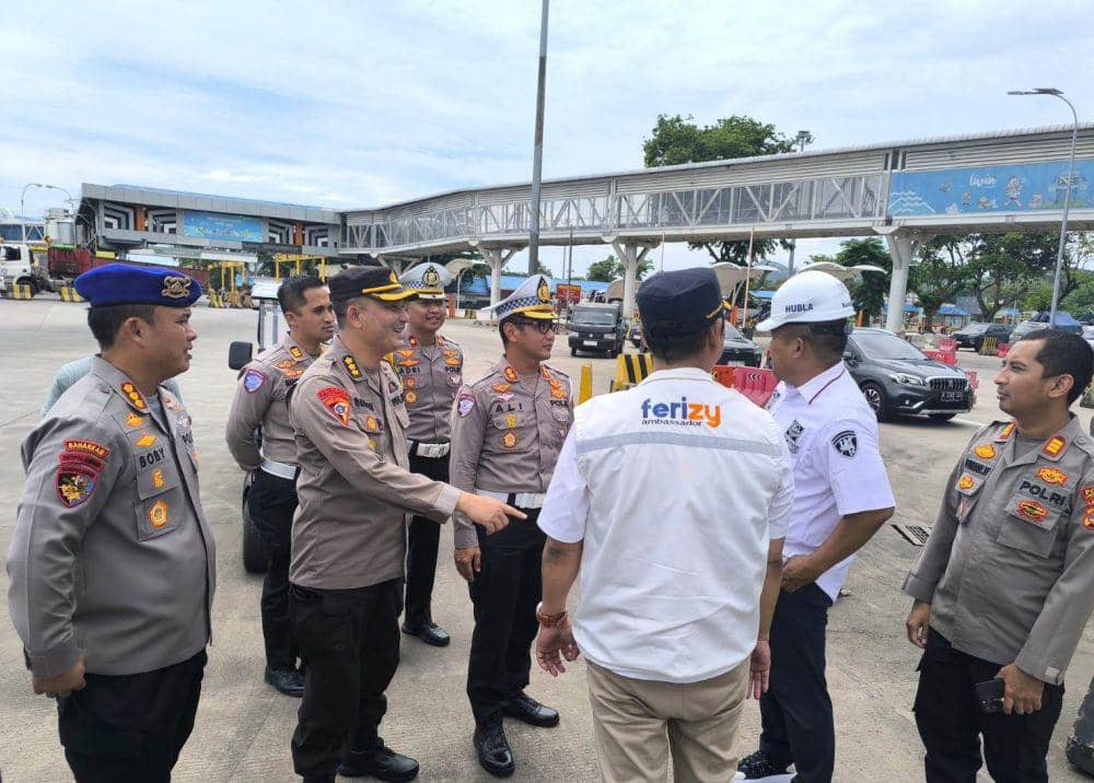 Polda Lampung menyambangi ASDP Cabang Bakauheni membahas kesiapan momen Nataru 2024. (DOK. Polda Lampung).