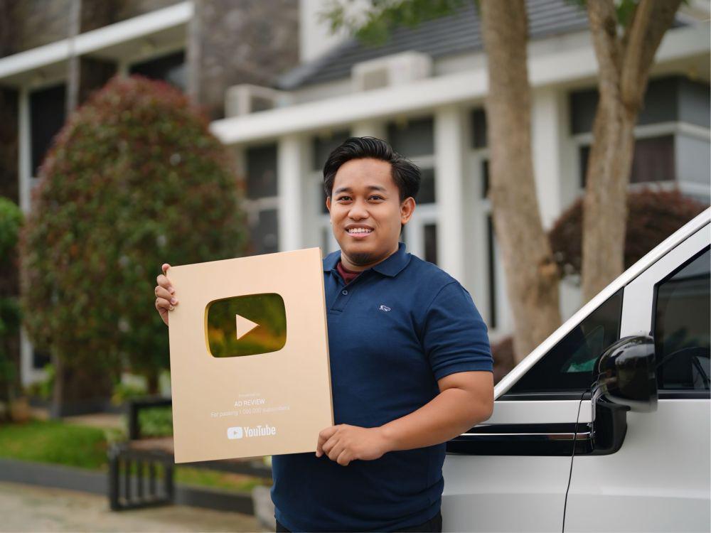 Cerita AD REVIEW Nikmati Pendapatan  dari YouTube Shopping Affiliates
