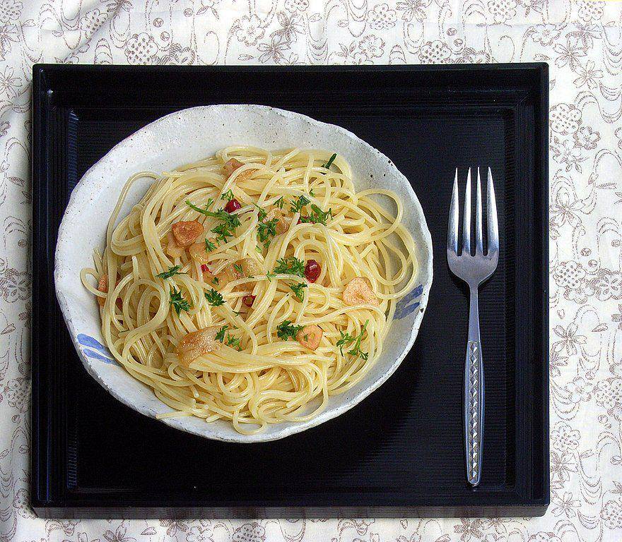 ilustrasi aglio olio Culinary Class Wars (commons.wikimedia.org/matsuyuki)