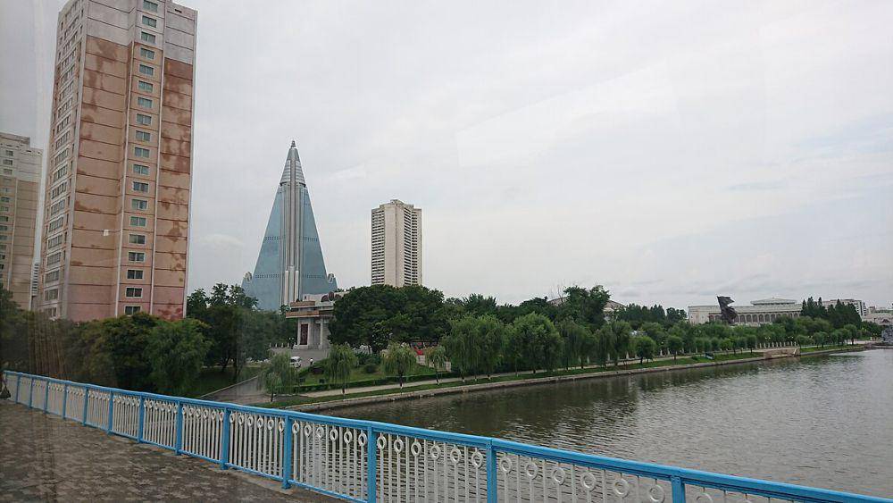 potret Hotel Ryugyong (commons.wikimedia.org/Jan Engelhardt)